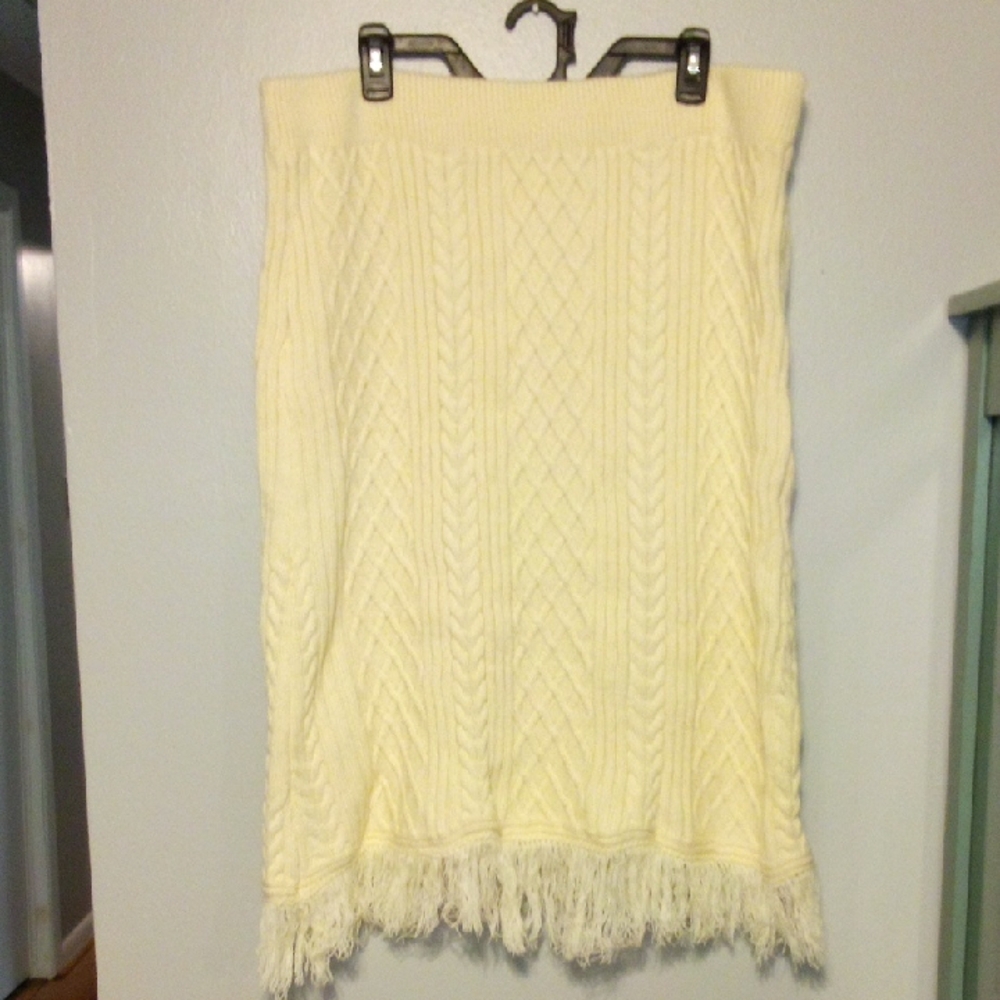 Elegant Cream Knit Fringe Skirt Size 3XL
